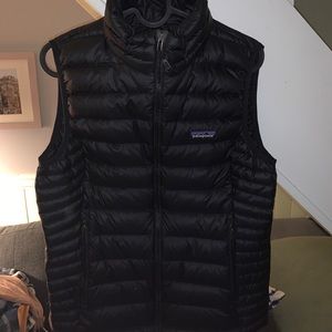 NEVER WORN PATAGONIA DOWN VEST
